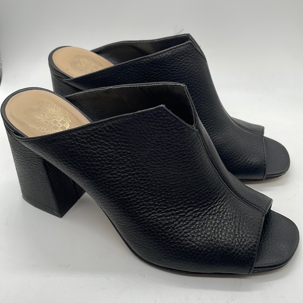 Black Vince Camuto slip on sandals leather size 8.5 EUC